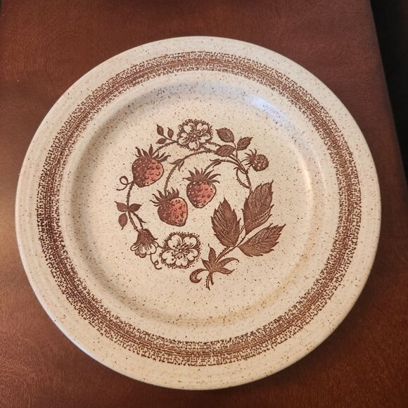 Churchill Homespun Stonecast Wild Strawberry Dinner Plate 10.5" - Picture 2 of 3